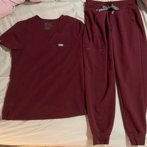 FIGS scrub set. Maroon x-small